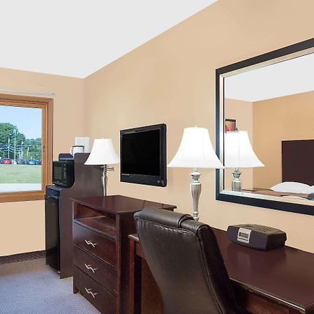 Super 8 By Wyndham Sheboygan Wi Μοτέλ Εξωτερικό φωτογραφία