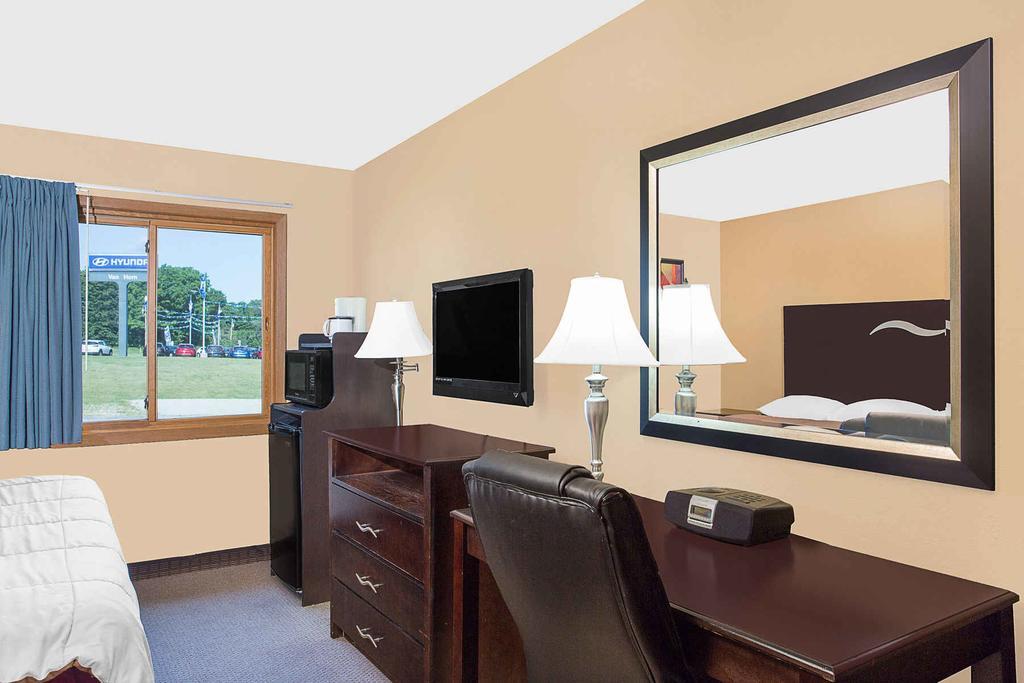 Super 8 By Wyndham Sheboygan Wi Μοτέλ Εξωτερικό φωτογραφία